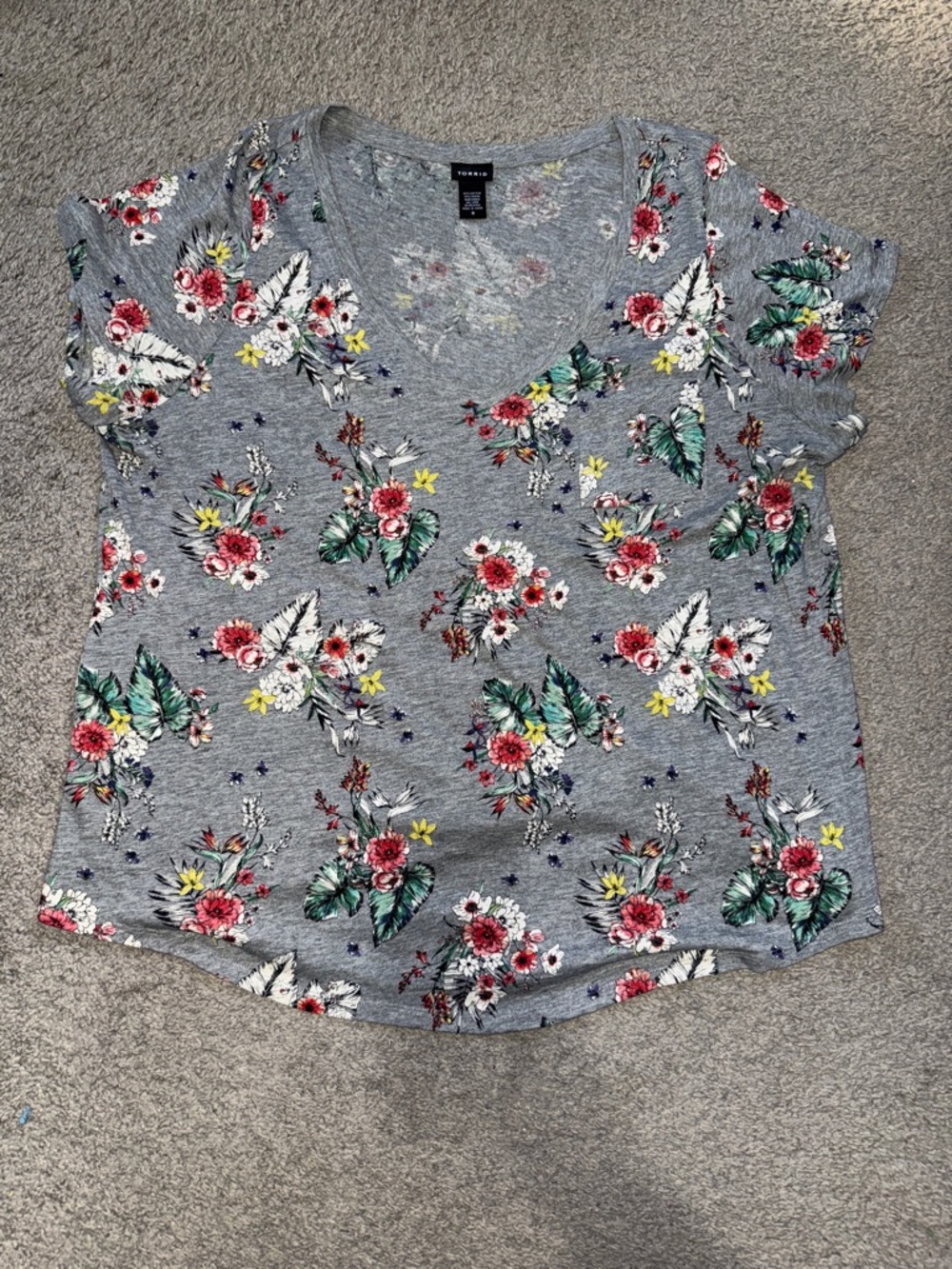 torrid Gray Floral Short Sleeve V-Neck Tee